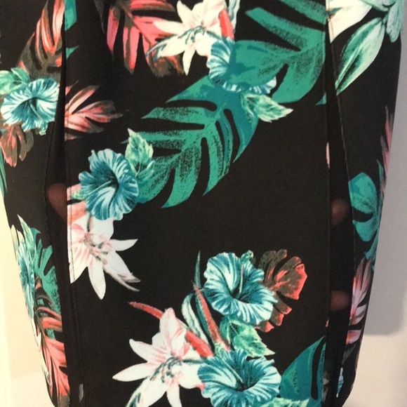 Guess floral split mesh skirt - Picture 3 of 7